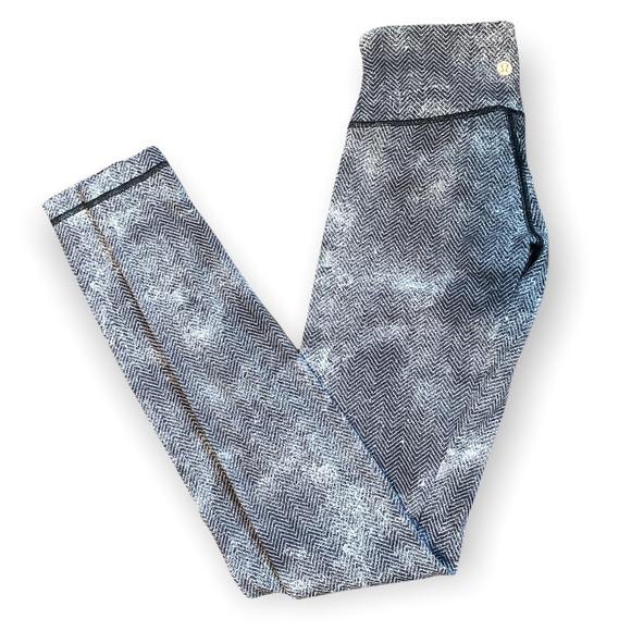 Lululemon Wunder Under Pant III Diffusion White Black Chevron Leggings Size 2 - Picture 4 of 7